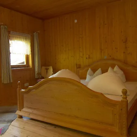 度假居 菲恩豪斯昂特布恩豪斯度假屋 *